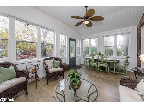 1048 Fern Road, Innisfil, ON - Indoor Photo Showing Living Room