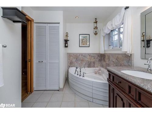 1048 Fern Road, Innisfil, ON - Indoor Photo Showing Bathroom