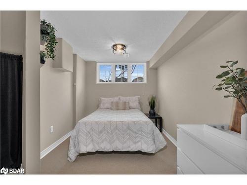 94 Butternut Drive, Barrie, ON - Indoor Photo Showing Bedroom