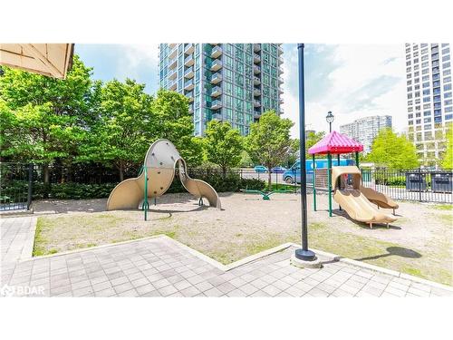 312-3515 Kariya Drive, Mississauga, ON - Outdoor