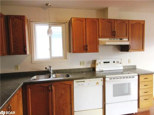 16 Louise Lane, Orillia, ON - Indoor Photo Showing Kitchen With Double Sink