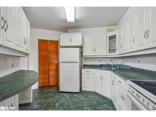 317-10 Edgecliff Golfway, Toronto, ON - Indoor Photo Showing Kitchen