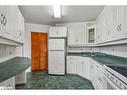 317-10 Edgecliff Golfway, Toronto, ON  - Indoor Photo Showing Kitchen 