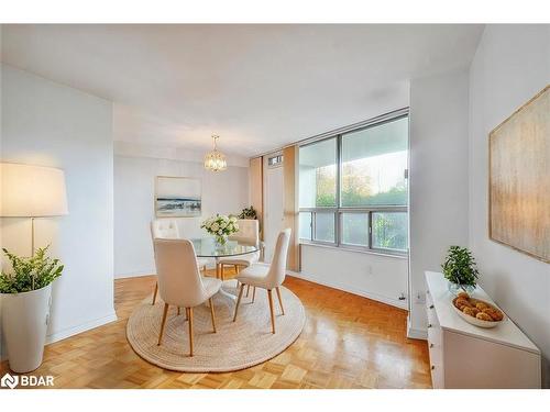 317-10 Edgecliff Golfway, Toronto, ON - Indoor Photo Showing Dining Room