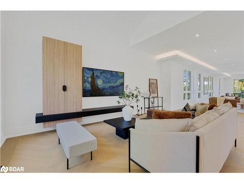 35 Second Street, Orangeville, ON - Indoor Photo Showing Living Room