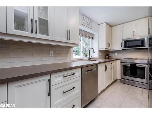 19-358 Little Avenue, Barrie, ON - Indoor Photo Showing Kitchen