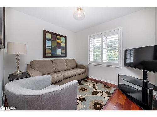 19-358 Little Avenue, Barrie, ON - Indoor Photo Showing Living Room