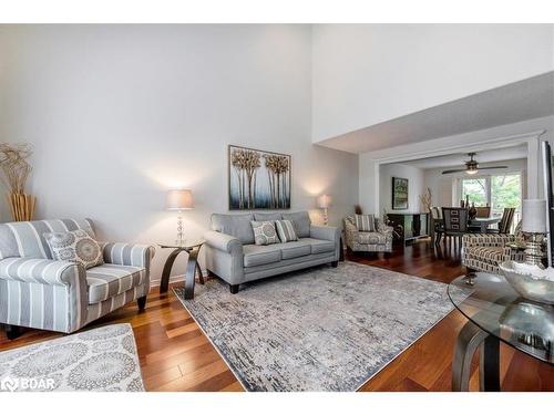 19-358 Little Avenue, Barrie, ON - Indoor Photo Showing Living Room