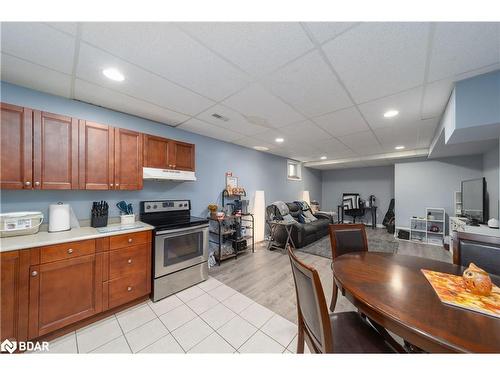 Bsmt-323 Johnson Street, Barrie, ON - Indoor Photo Showing Kitchen