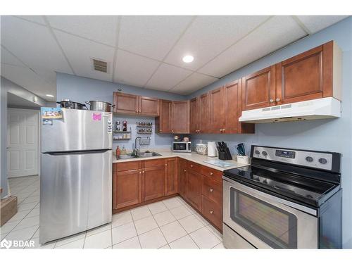 Bsmt-323 Johnson Street, Barrie, ON - Indoor Photo Showing Kitchen