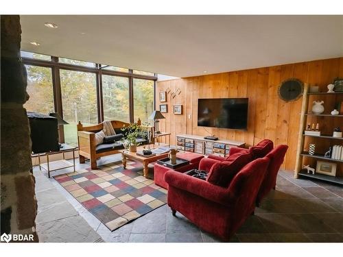 793493 3Rd Line Ehs Line, Mono, ON - Indoor Photo Showing Living Room