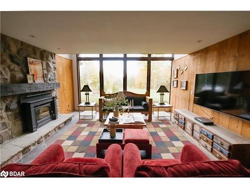 793493 3Rd Line Ehs Line, Mono, ON - Indoor Photo Showing Living Room With Fireplace