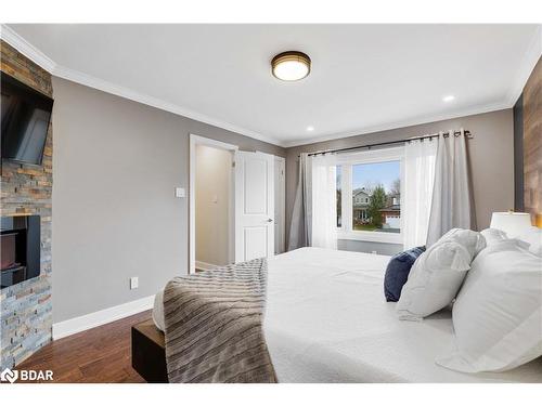 36 Carr Drive, Barrie, ON - Indoor Photo Showing Bedroom