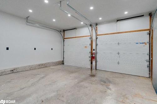 36 Carr Drive, Barrie, ON - Indoor Photo Showing Garage