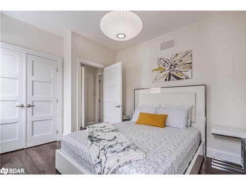 125 Craigmore Crescent, The Blue Mountains, ON - Indoor Photo Showing Bedroom