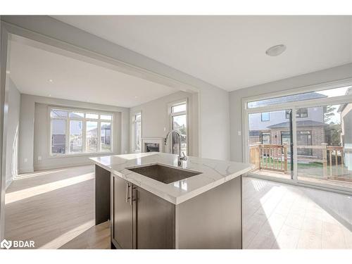 17 Amsterdam Drive, Barrie, ON - Indoor Photo Showing Kitchen