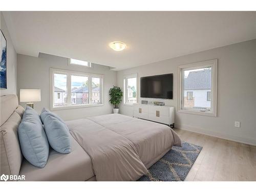 17 Amsterdam Drive, Barrie, ON - Indoor Photo Showing Bedroom