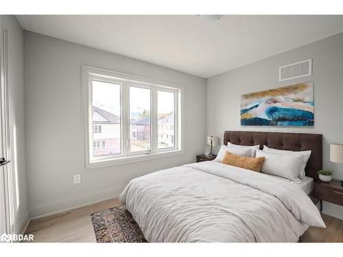 17 Amsterdam Drive, Barrie, ON - Indoor Photo Showing Bedroom