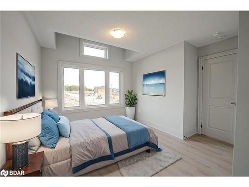 17 Amsterdam Drive, Barrie, ON - Indoor Photo Showing Bedroom