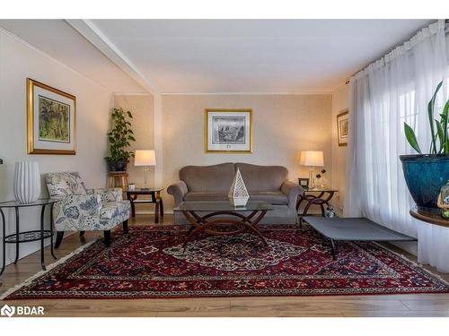 3 Green Glade Court, Innisfil, ON - Indoor Photo Showing Living Room