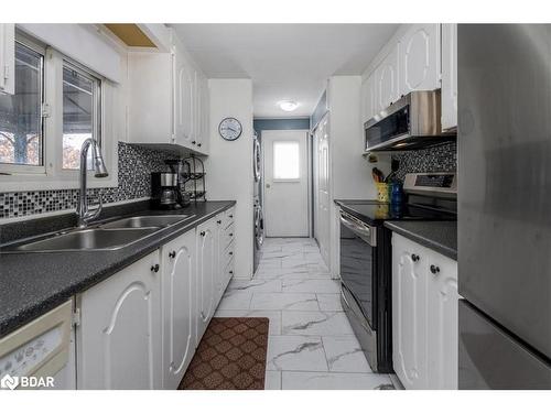 3 Green Glade Court, Innisfil, ON - Indoor Photo Showing Kitchen With Double Sink