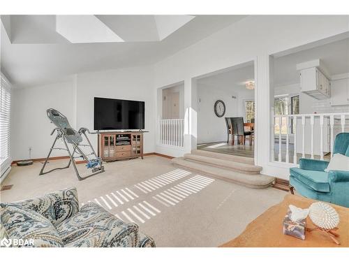 1183 Echo Lake Road, Baysville, ON - Indoor Photo Showing Living Room