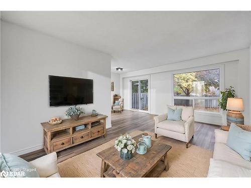 6-2 Bernick Drive, Barrie, ON - Indoor Photo Showing Living Room