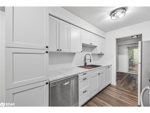 6-2 Bernick Drive, Barrie, ON - Indoor Photo Showing Kitchen With Upgraded Kitchen