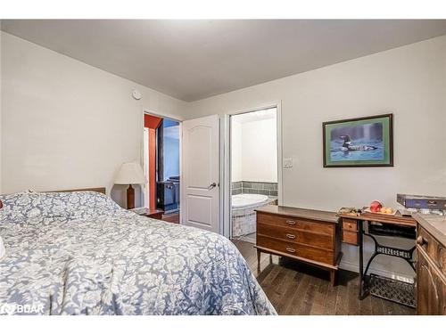 4 Clover Court, Kawartha Lakes, ON - Indoor Photo Showing Bedroom