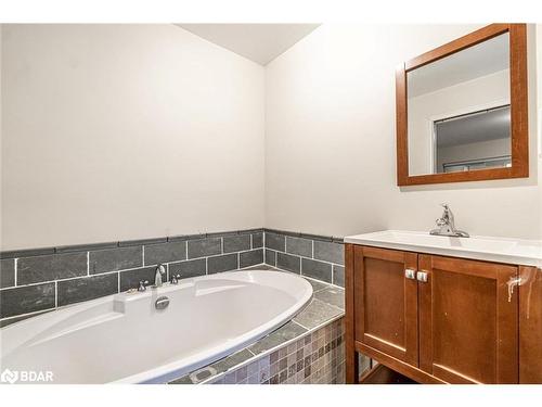 4 Clover Court, Kawartha Lakes, ON - Indoor Photo Showing Bathroom