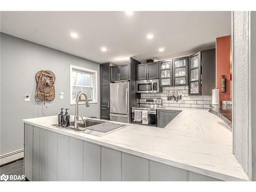 4 Clover Court, Kawartha Lakes, ON - Indoor Photo Showing Kitchen