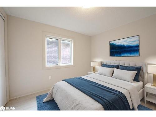 11 Amsterdam Drive, Barrie, ON - Indoor Photo Showing Bedroom