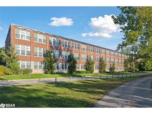 113-543 Timothy Street, Newmarket, ON - Outdoor With Facade