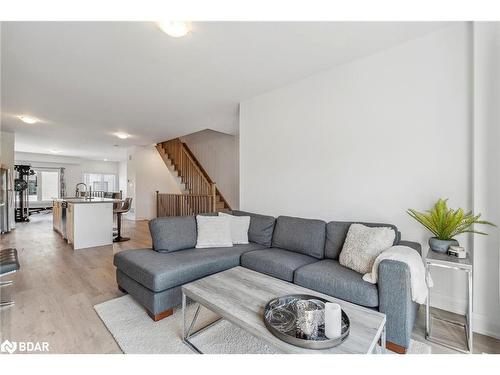 1495 Purchase Place Place, Lefroy, ON - Indoor Photo Showing Living Room