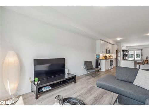 1495 Purchase Place Place, Lefroy, ON - Indoor Photo Showing Living Room