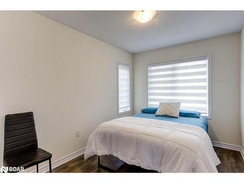 13 Sama Way, Wasaga Beach, ON - Indoor Photo Showing Bedroom