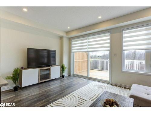 13 Sama Way, Wasaga Beach, ON - Indoor Photo Showing Living Room