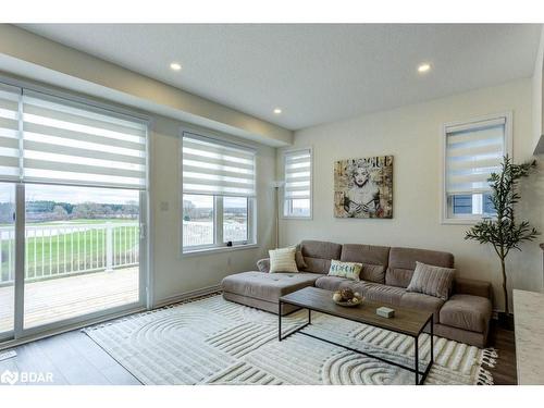 13 Sama Way, Wasaga Beach, ON - Indoor Photo Showing Living Room