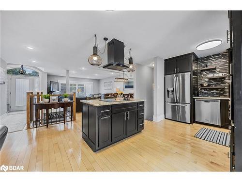 7 Howard Crescent, Barrie, ON - Indoor Photo Showing Kitchen