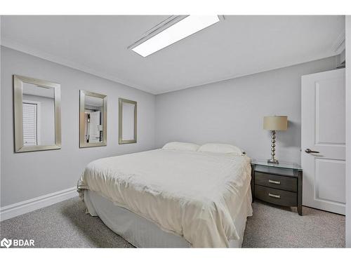 7 Howard Crescent, Barrie, ON - Indoor Photo Showing Bedroom