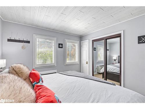 401-796468 19 Grey Road, The Blue Mountains, ON - Indoor Photo Showing Bedroom