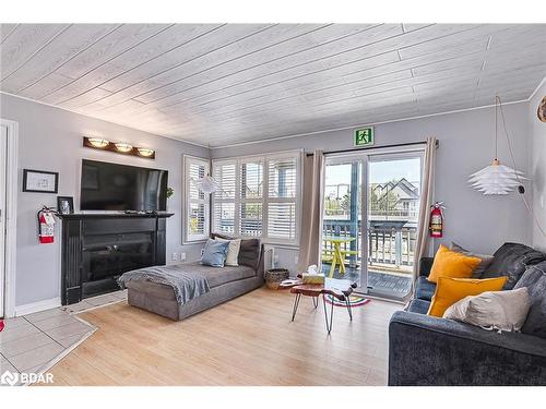 401-796468 19 Grey Road, The Blue Mountains, ON - Indoor Photo Showing Living Room