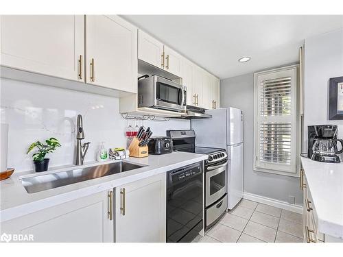 401-796468 19 Grey Road, The Blue Mountains, ON - Indoor Photo Showing Kitchen