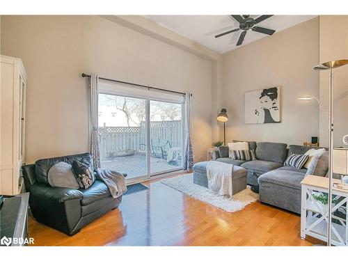 31-325 William Street, Shelburne, ON - Indoor Photo Showing Living Room