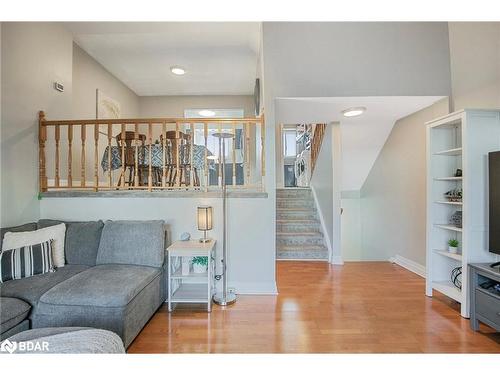 31-325 William Street, Shelburne, ON - Indoor Photo Showing Living Room