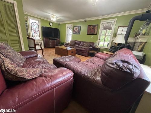 8384 6Th Line Line, Utopia, ON - Indoor Photo Showing Living Room