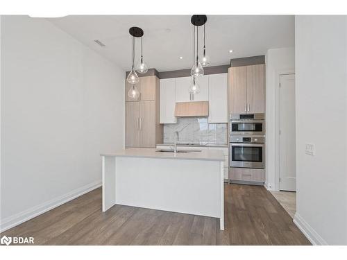 505-42 Mill Street, Georgetown, ON - Indoor Photo Showing Kitchen