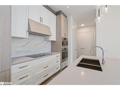 505-42 Mill Street, Georgetown, ON - Indoor Photo Showing Kitchen With Double Sink With Upgraded Kitchen