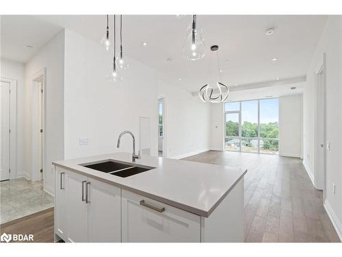 505-42 Mill Street, Georgetown, ON - Indoor Photo Showing Kitchen With Double Sink With Upgraded Kitchen