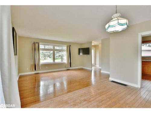 5 Creswick Court, Barrie, ON - Indoor Photo Showing Other Room